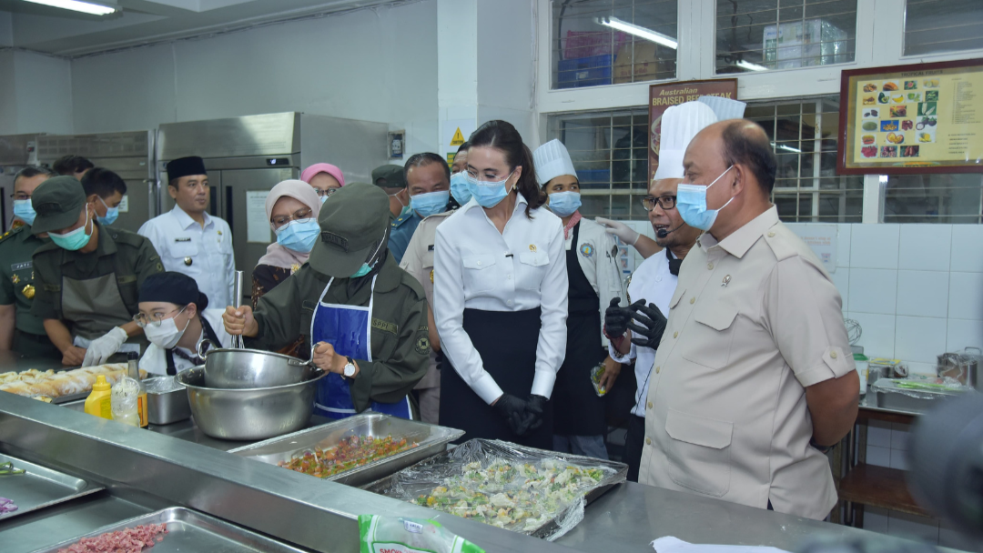 BGN Bengkulu Selatan dan Menpar Tinjau Praktik Siswa SPPI Batch-3 di Dapur NHI